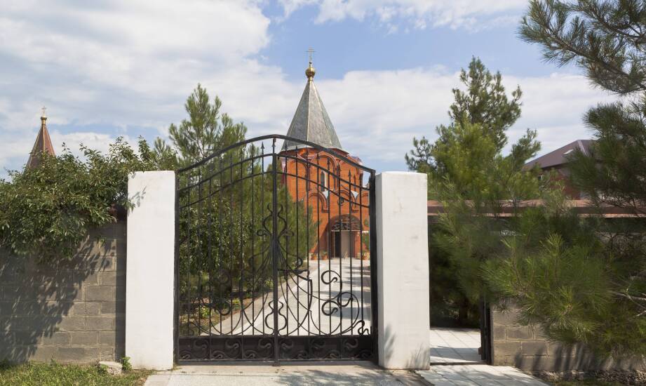 Estetyczne i praktyczne aspekty wyboru palisadowych bram do przestrzeni komercyjnych