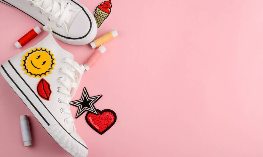 Kreatywne zastosowania naszywek na zamówienie w ulicznej modzie