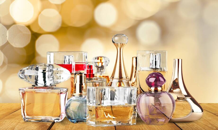 Jak wybrać damskie perfumy online: przewodnik po zakupach w sieci