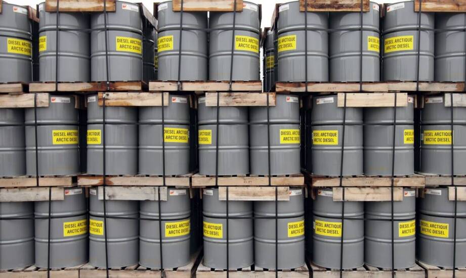 Stalowe wanny wychwytowe w transporcie niebezpiecznych materiałów – zastosowanie i zalety