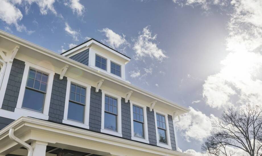 Rola zewnętrznej obróbki okna w kontekście ochrony przed wodą i wiatrem