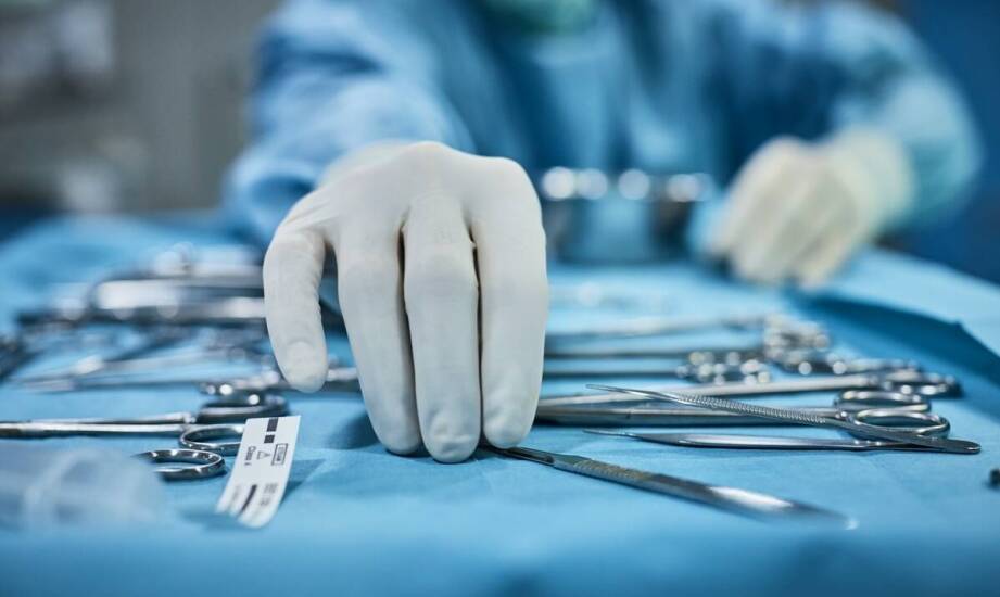 Jak dbać o wysterylizowane chirurgiczne narzędzia po zabiegu?
