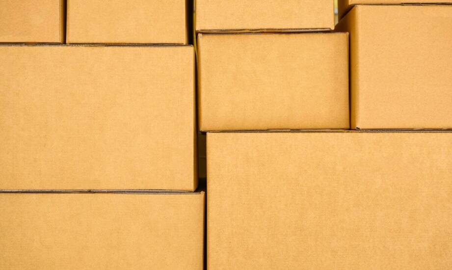 Różnorodność rozmiarów i kształtów klapowych kartonów – co oferuje rynek?