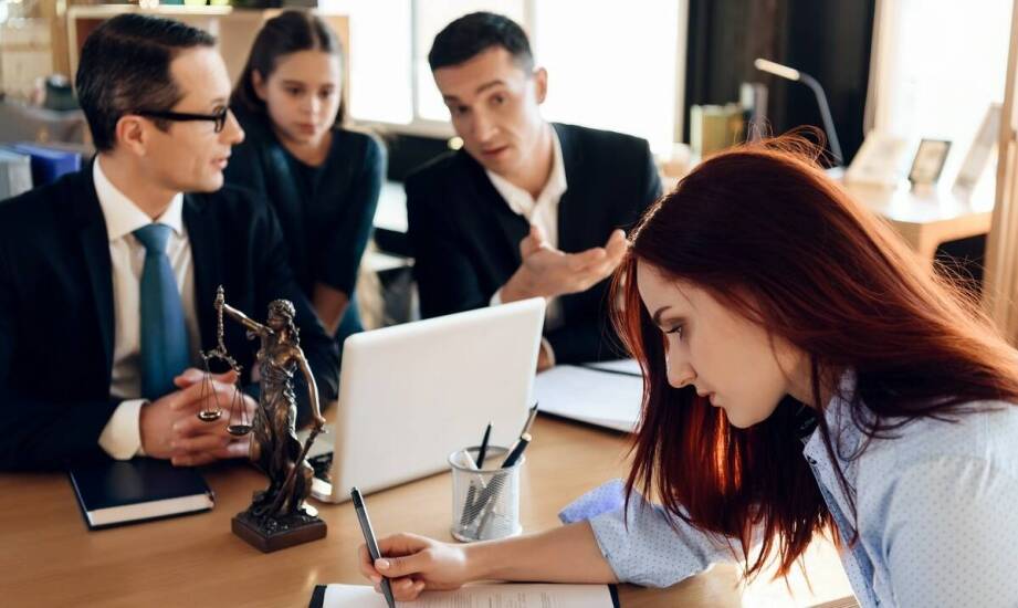 Jak prawny radca wspiera klientów w sprawach dotyczących prawa budowlanego?