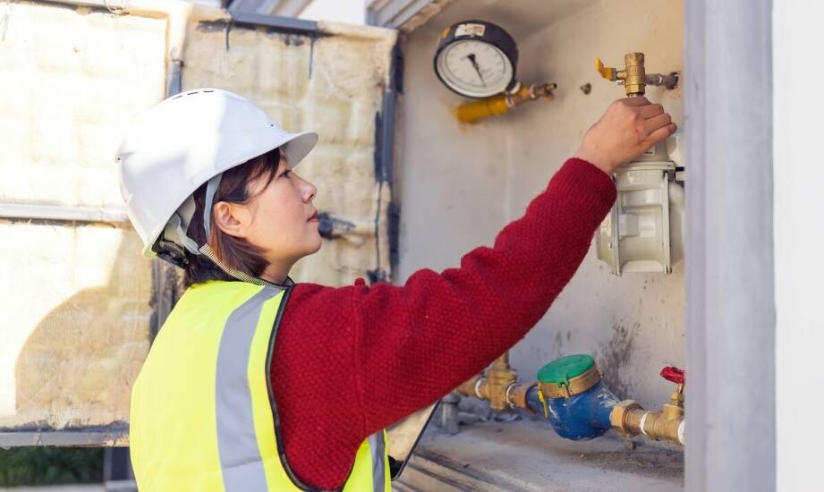 Jakie są wyzwania i rozwiązania w zakresie zarządzania jakością w rozlewni gazu?