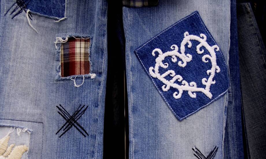 Personalizacja odzieży za pomocą naszywek na kurtkach – praktyczne porady