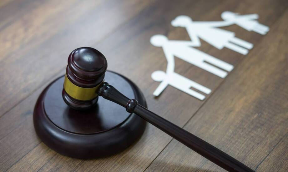 Jakie są etapy postępowania w sprawie przyznania opieki nad dzieckiem?