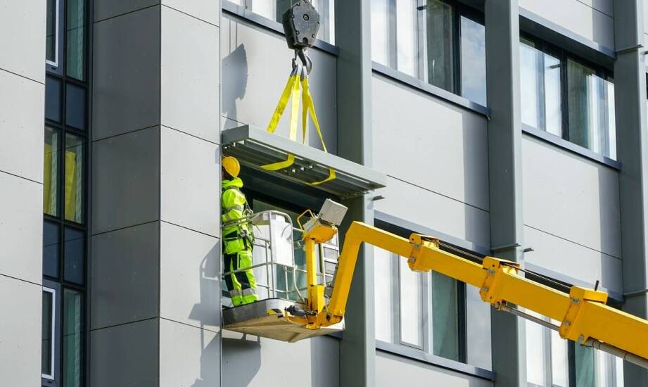 Wpływ wysokościowych prac na estetykę i trwałość elewacji
