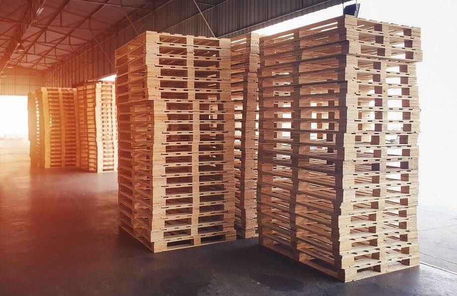 Proces produkcji drewnianych palet przemysłowych krok po kroku