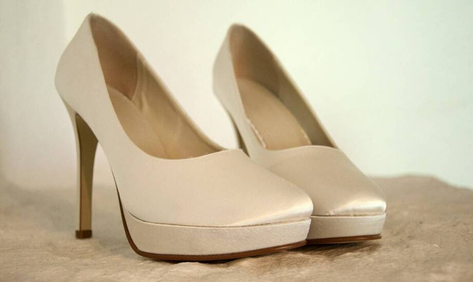 Klipsy do butów jako wyjątkowe akcesorium na wesele – pomysły i inspiracje