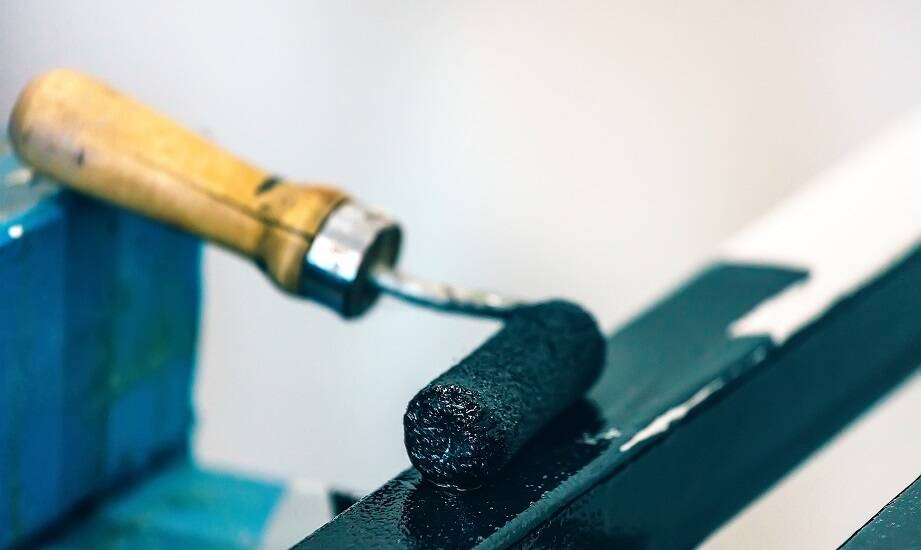 Wpływ chemicznych podkładów na trwałość metalowych powierzchni