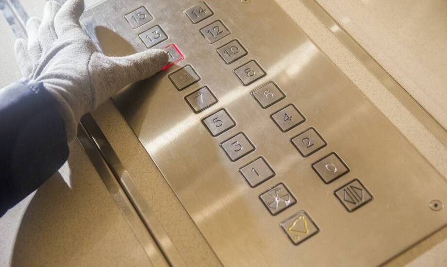 Osobowe dźwigi a potrzeby osób niepełnosprawnych – jakie rozwiązania są dostępne?