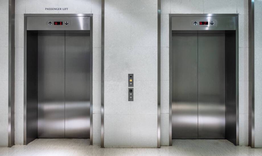 Windy osobowe a budowlane przepisy: co warto wiedzieć przed montażem?