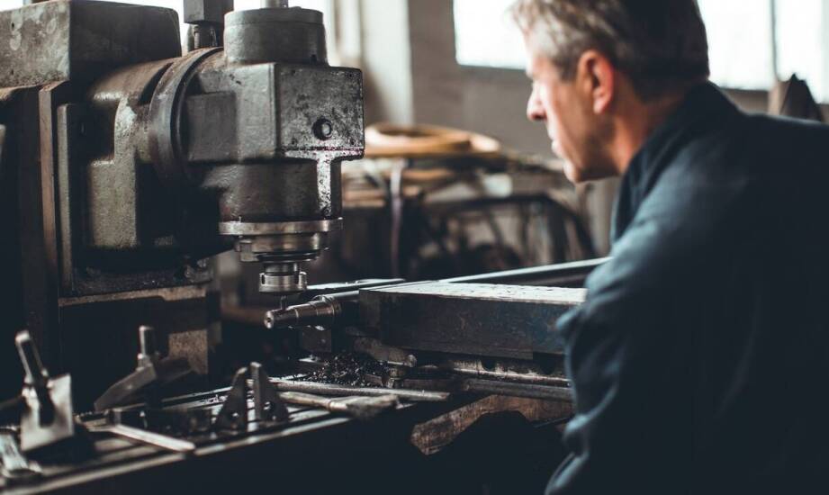 Jak obróbka CNC wspiera produkcję komponentów do pojazdów szynowych?