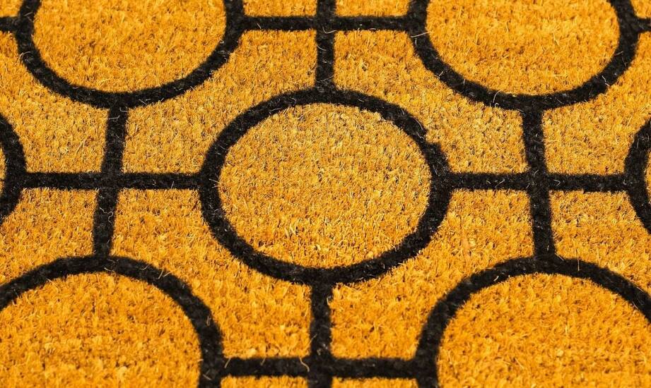 Jakie znaczenie ma rozmiar zewnętrznych wycieraczek dla funkcjonalności wejścia do domu?