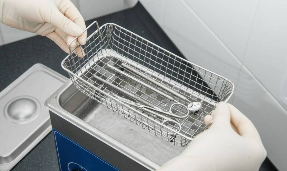 Badanie skuteczności mycia w ultradźwiękowych myjkach: okulary jako przykład