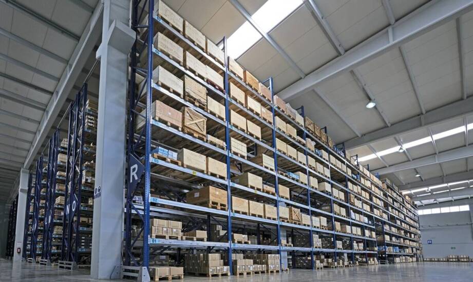 Jak kontenery z dachem przesuwnym hakowe wpływają na efektywność magazynowania?