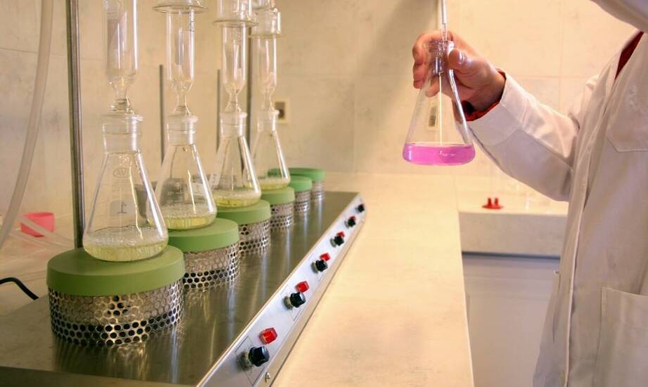 Wpływ laboratoryjnych badań na rozwój mas uszczelniających