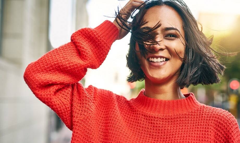 Przegląd dostępnych online modnych damskich swetrów