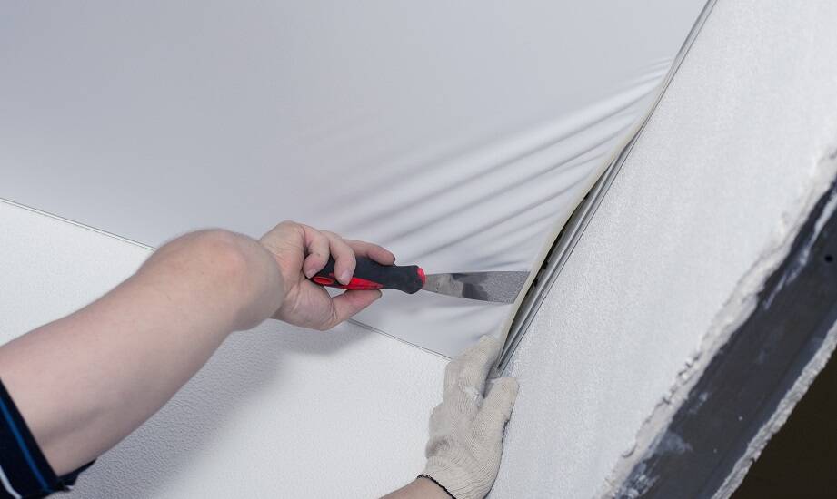 Odporność sufitów napinanych na wilgoć w łazienkach i kuchniach