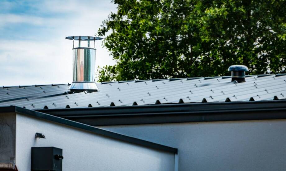 Czym charakteryzuje się oferta doradztwa w zakresie modernizacji przewodów spalinowych od "Kominiarza w Ząbkach"?