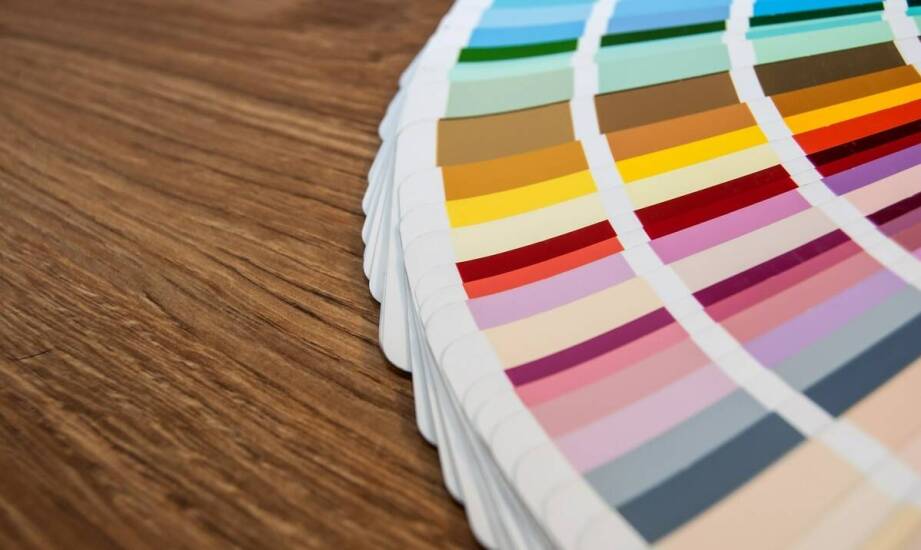 Różnice między cyfrowym drukiem a offsetowym drukiem na firmowym papierze