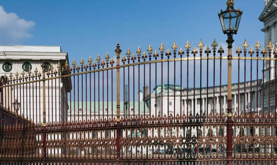 Jak zapewnić bezpieczeństwo posesji dzięki odpowiedniemu ogrodzeniu?