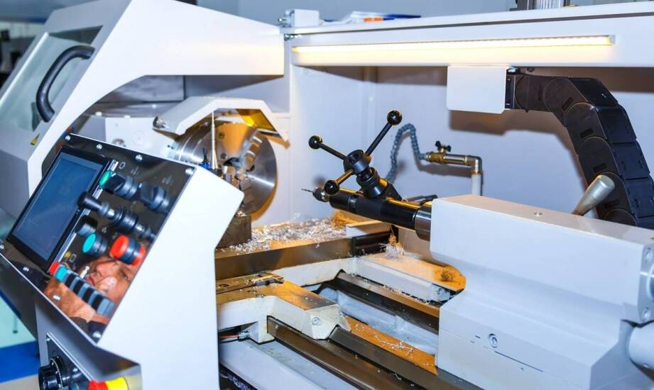 Jak branża budowlana korzysta z usług CNC toczenia?