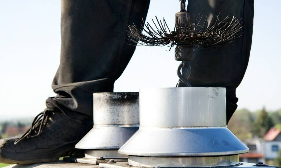 Jaki wpływ na jakość powietrza mają usługi czyszczenia kominów?