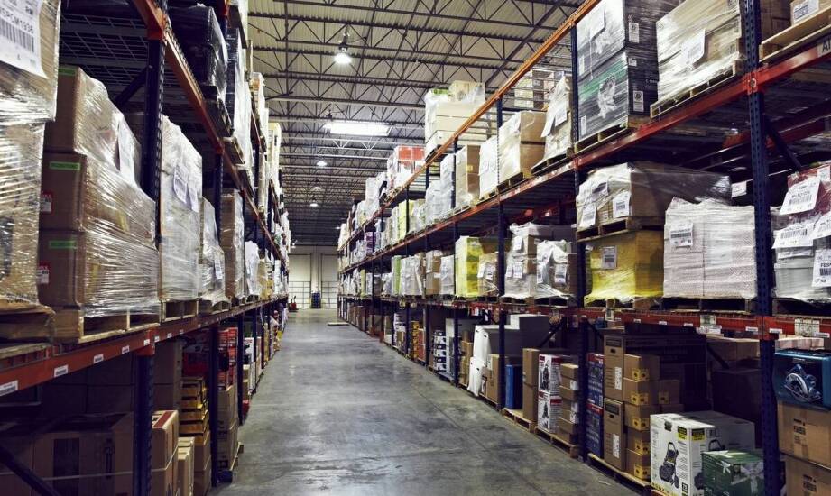 Jakie są zalety korzystania z własnego magazynu do przechowywania opakowań?