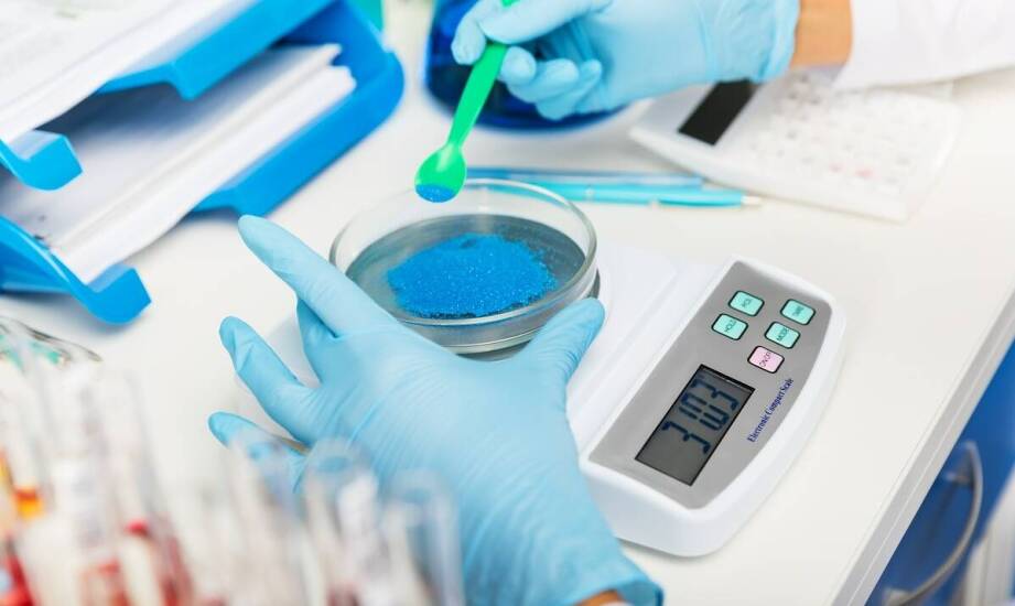 Rola analizy chemicznych czynników w projektowaniu bezpiecznego miejsca pracy