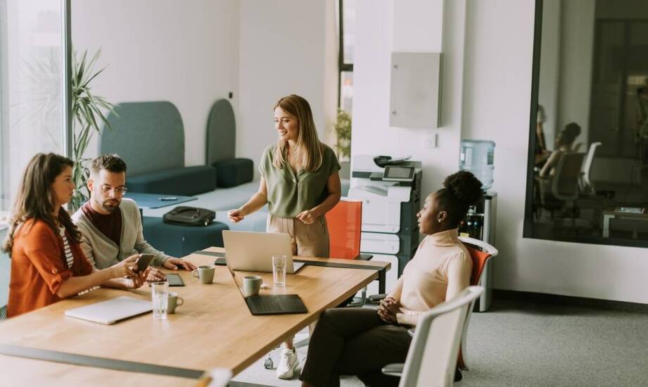 Jak agencja pracy pośrednictwa może pomóc w szybkim znalezieniu zatrudnienia?