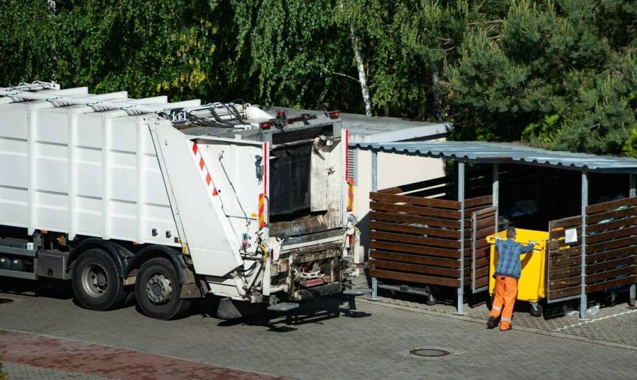 Jak specjalistyczna transportowa flota wspiera skup surowców wtórnych?