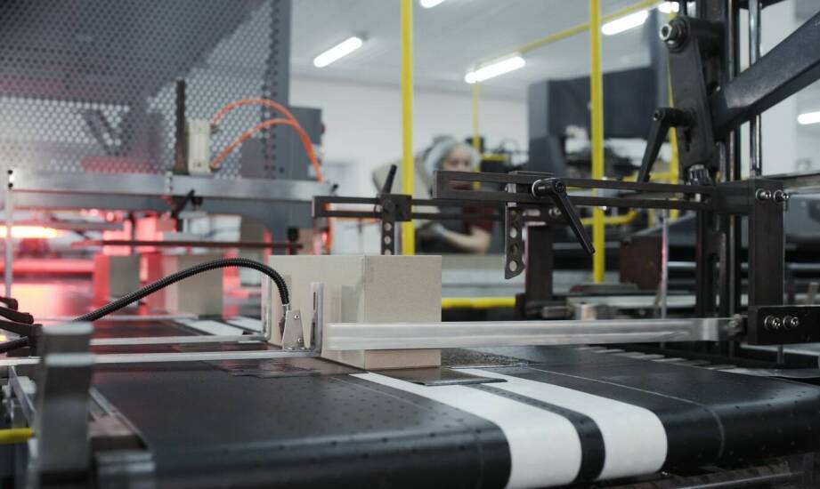 Efektywność taśm z nadrukiem pakowych w procesach produkcyjnych