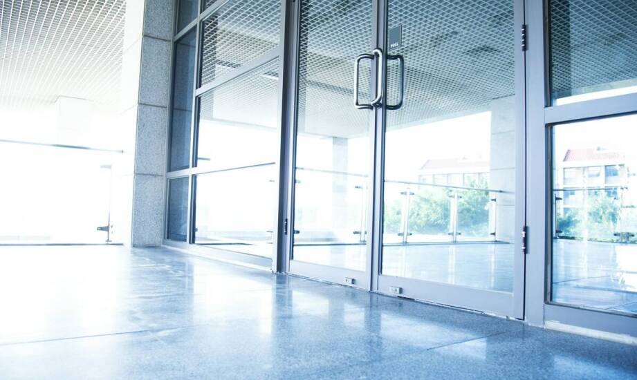 Jak montaż stalowych drzwi wpływa na bezpieczeństwo użytkowników?