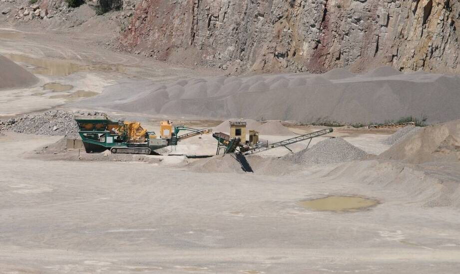 Jak asymetryczne muldy wspierają transport surowców w przemyśle?