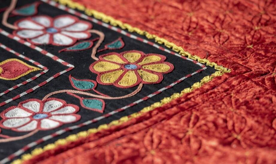 Symbolika kolorów w wielkanocnych ornatach i ich zastosowanie