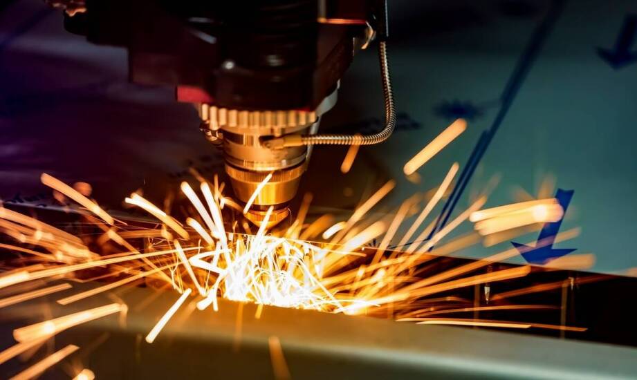 Nowoczesne technologie w laserowym cięciu i ich wpływ na precyzję obróbki