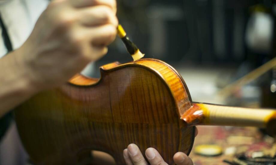 Jak rozwijać muzyczną kreatywność poprzez grę na skrzypcach?