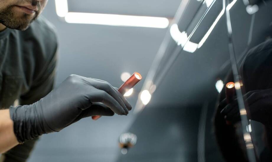 Jak wybrać odpowiednią usługę do wyciągania wgniotek dla swojego auta?