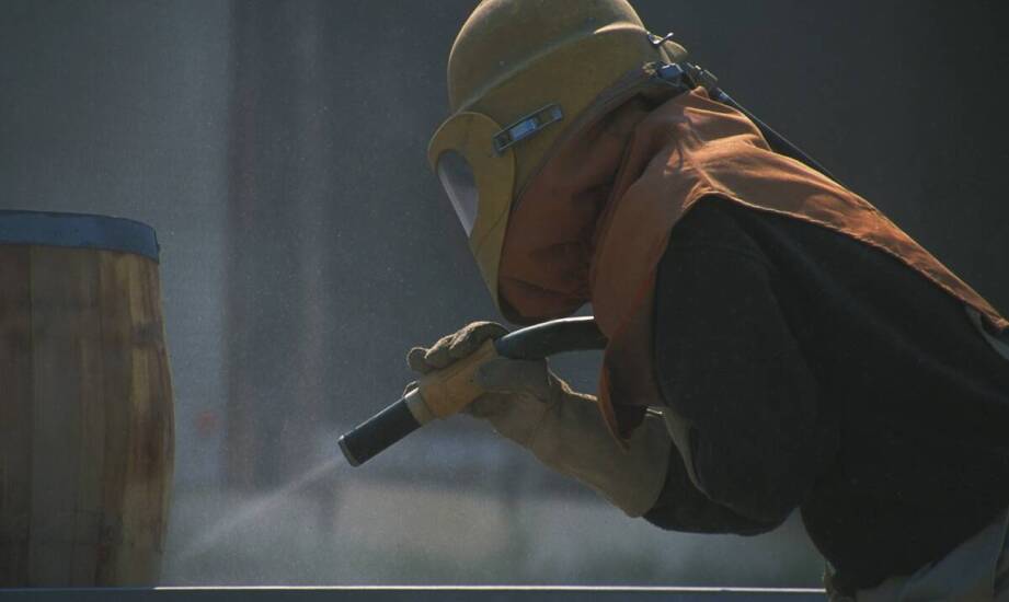 Rola piasku do piaskowania w renowacji konstrukcji stalowych