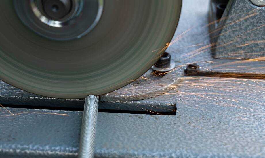 Jakie są najważniejsze cechy użytkowe kłowych szlifierek?