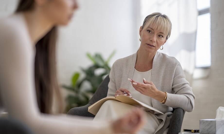 Jak indywidualna psychoterapia w Warszawie wspiera walkę z depresją?