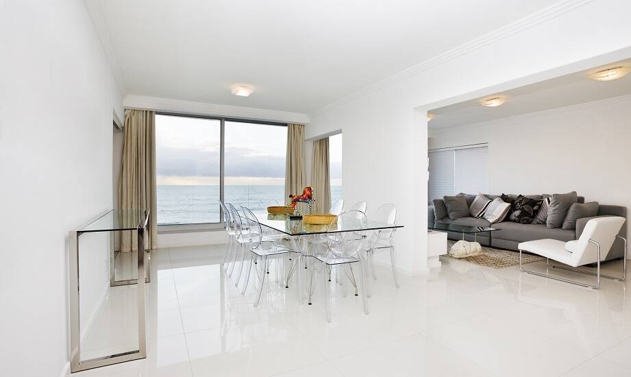 Jakie udogodnienia czekają w apartamentach przy plaży?