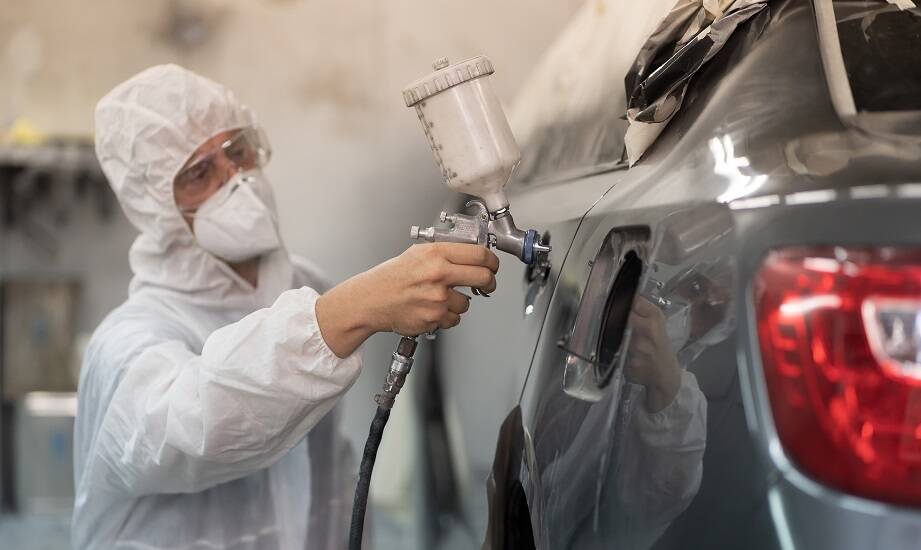 Jak usługi lakierniczo-blacharskie wpływają na estetykę pojazdu po kolizji?