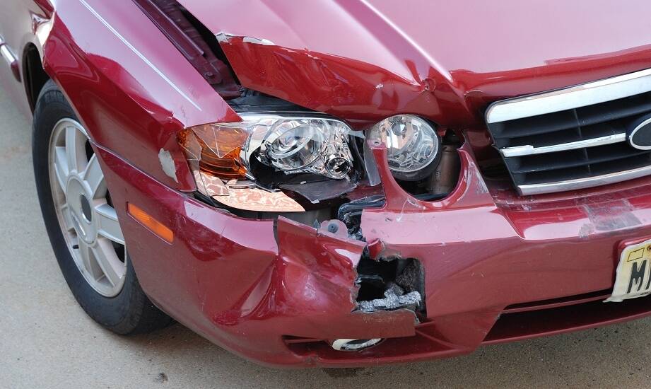 Jak nowoczesne informatyczne narzędzia wspierają kalkulację kosztów napraw powypadkowych?