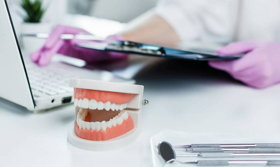 Periodontologia – klucz do zdrowia dziąseł i stabilności zębów