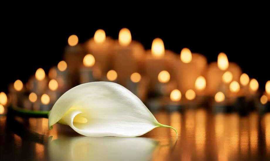 Jakie znaczenie ma oprawa pogrzebowej ceremonii dla uczestników?