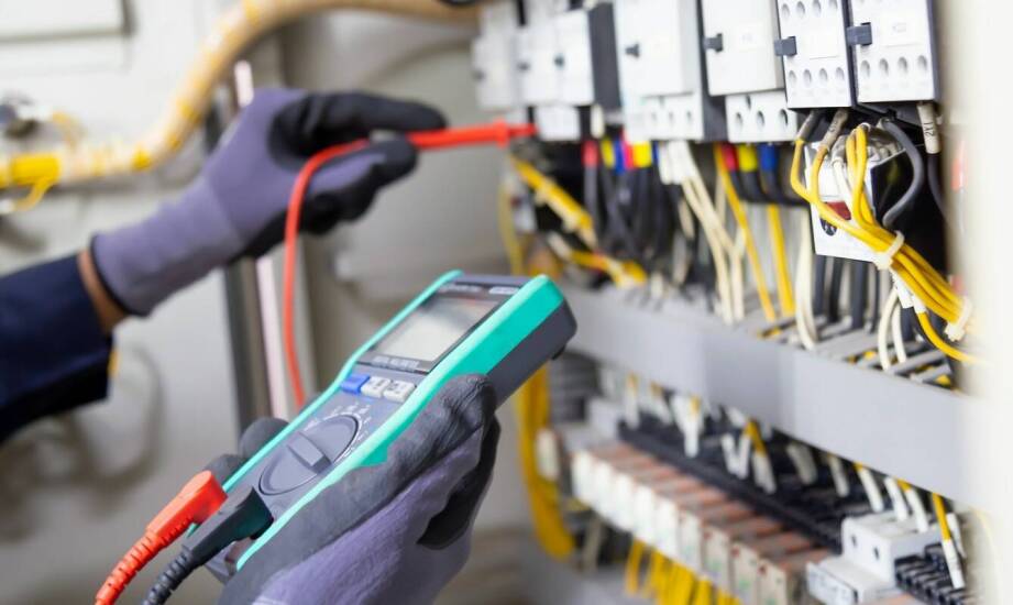 Analiza efektywności energetycznej dzięki regulacji napięcia układom