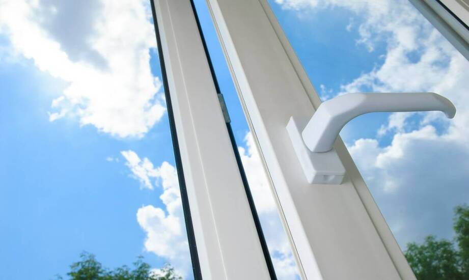Jak nowoczesne technologie uszczelniające wpływają na trwałość PCV okien?